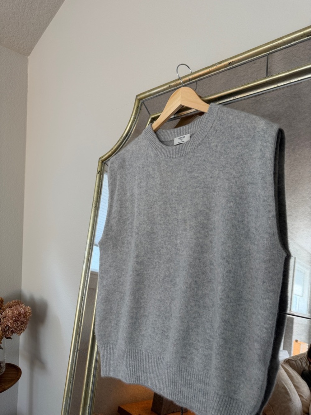 ARITZIA WILFRED Gray cashmere  Sleeveless Sweater Vest